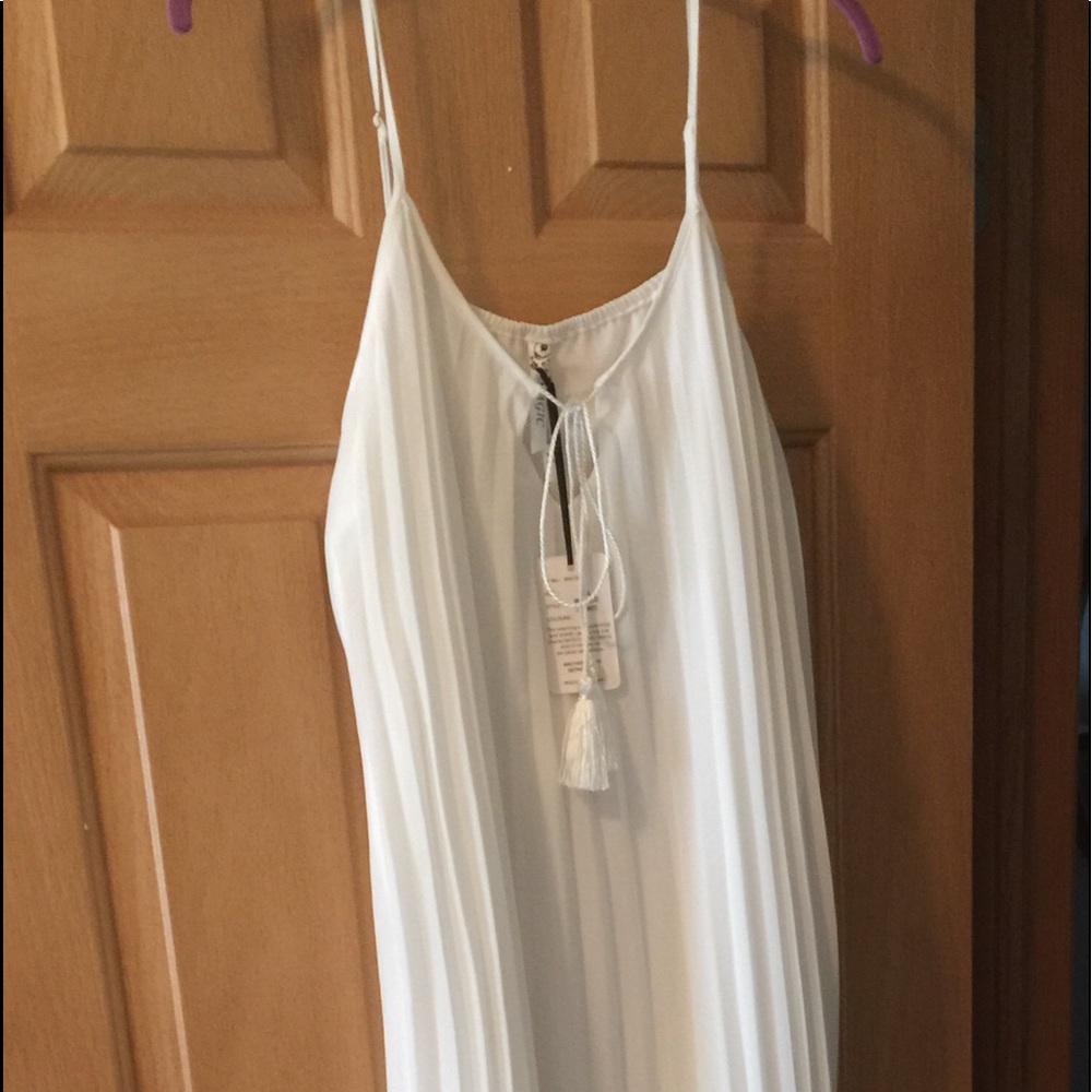 Size Xl White flowy Dress New w/tags